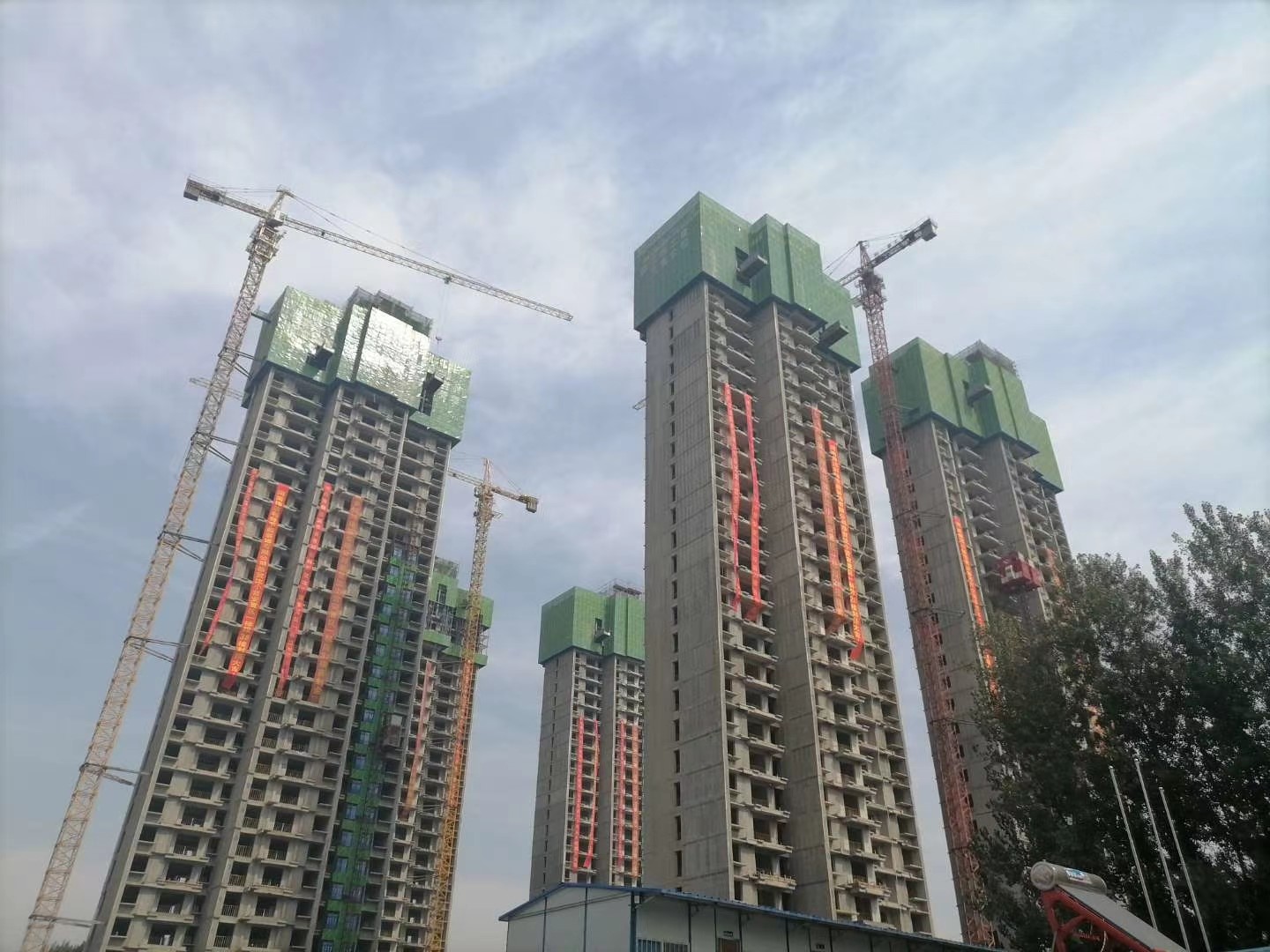 沈小營(yíng)安置區(qū)施工工程（一標(biāo)段）順利通過新鄉(xiāng)市建筑工程質(zhì)量標(biāo)準(zhǔn)化示范工地（結(jié)構(gòu)階段）驗(yàn)收 